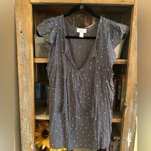 Loft tank top with small sleeve, vneck with adorable pattern